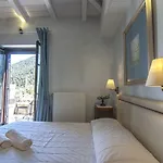 Ostra Menalon Luxury Affittacamere 4*