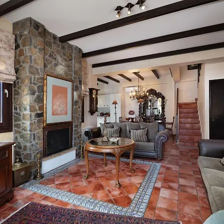 Ostra Menalon Luxury Penzion