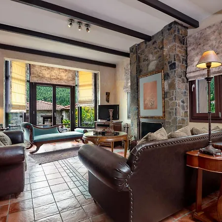 Guest house Ostra Menalon Luxury
