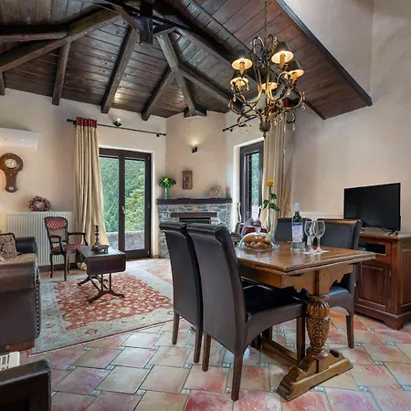 Ostra Menalon Luxury Penzion Kardharás