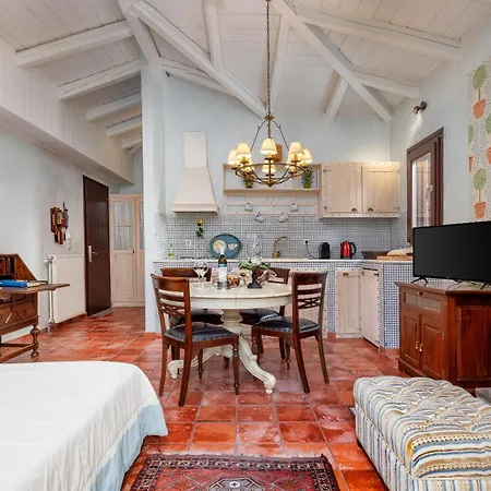 Ostra Menalon Luxury Guest house