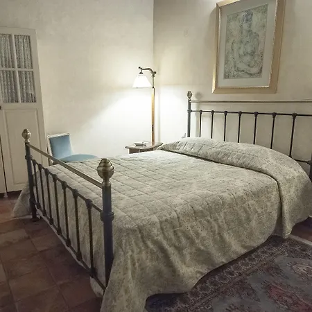 Ostra Menalon Luxury בית הארחה