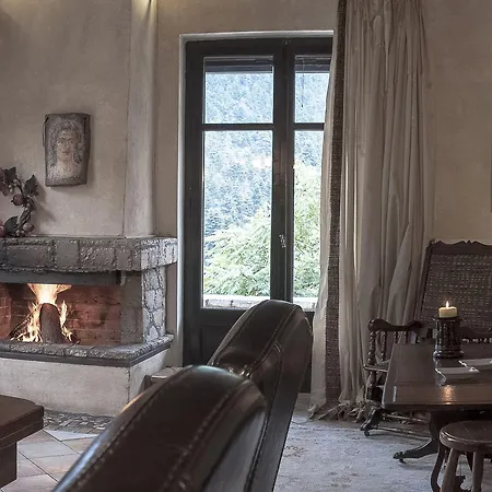 Ostra Menalon Luxury בית הארחה