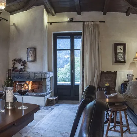 Ostra Menalon Luxury בית הארחה Kardharás