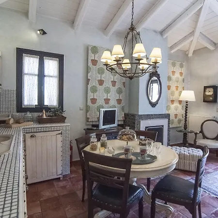 Ostra Menalon Luxury Πανσιόν 4*