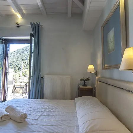 Ostra Menalon Luxury Πανσιόν 4*