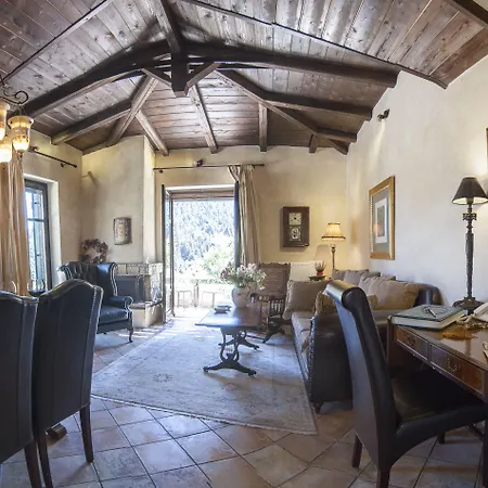 בית הארחה Ostra Menalon Luxury