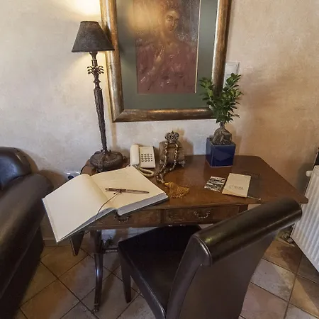 Ostra Menalon Luxury בית הארחה