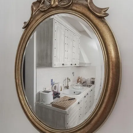 Ostra Menalon Luxury בית הארחה 4*