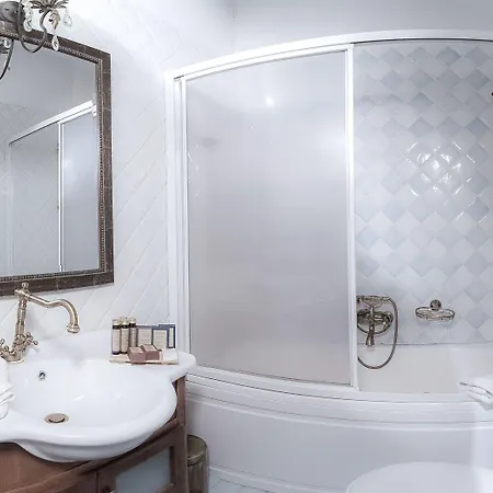 Πανσιόν Ostra Menalon Luxury