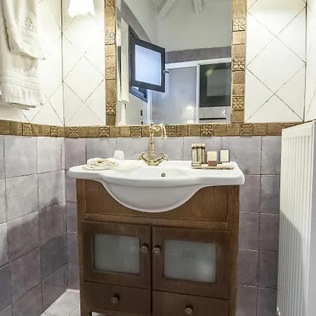 Ostra Menalon Luxury Πανσιόν 4*