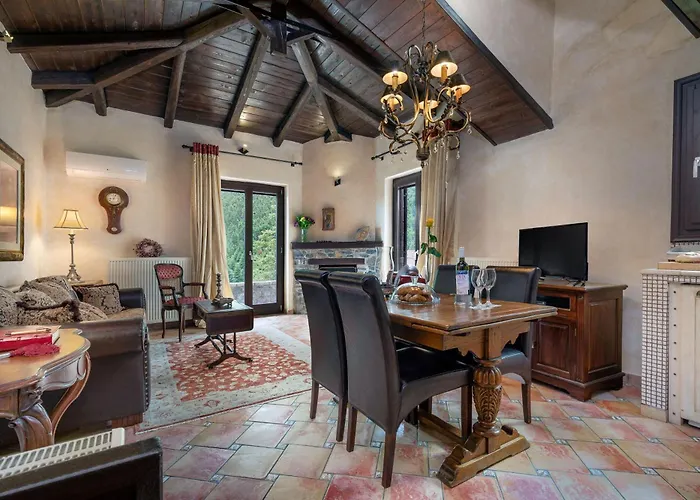 Ostra Menalon Luxury Gasthof Kardharás