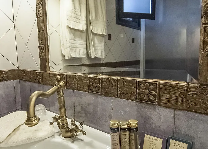 Ostra Menalon Luxury Gasthof Kardharás